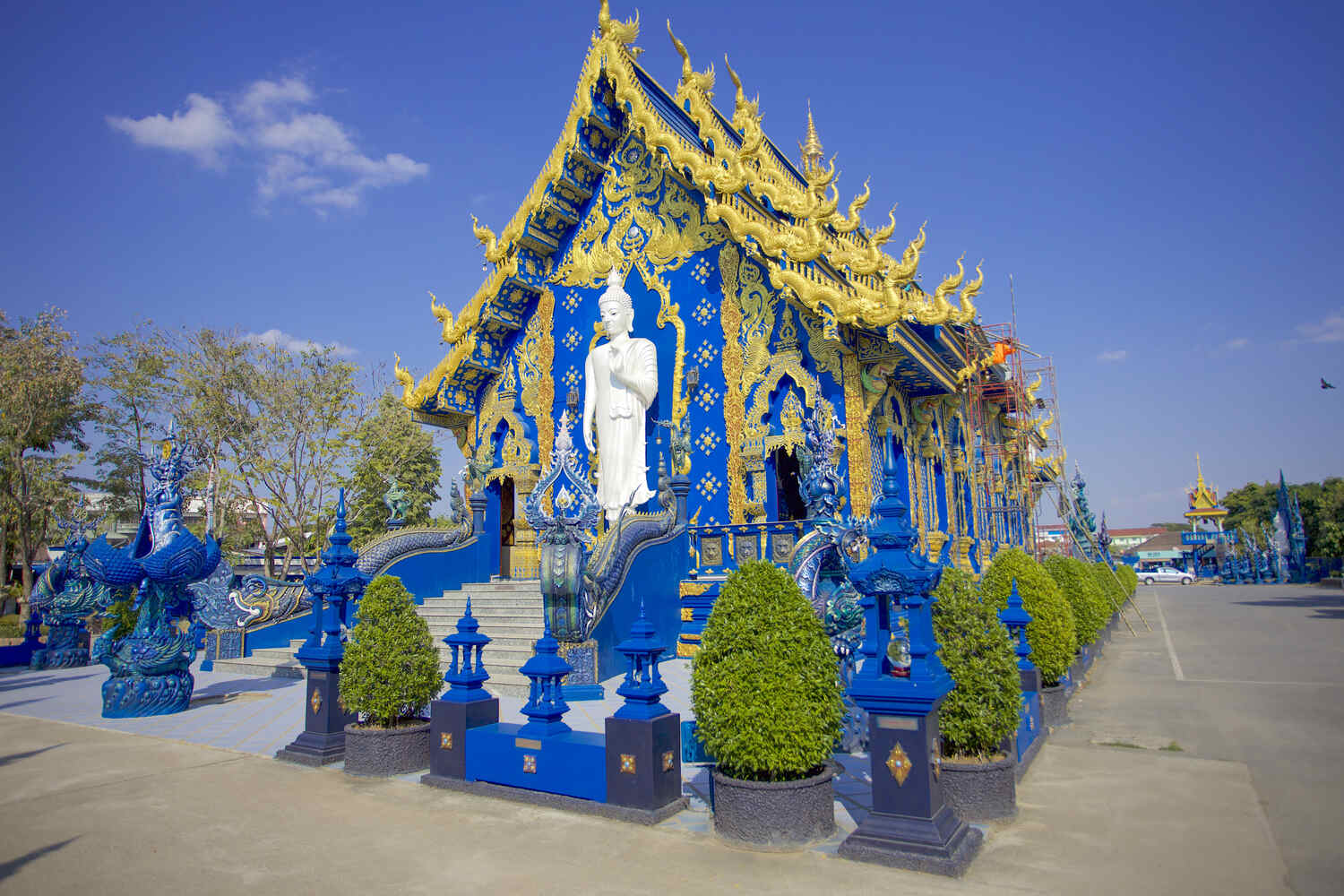 Blue-temple-Chiang-Rai