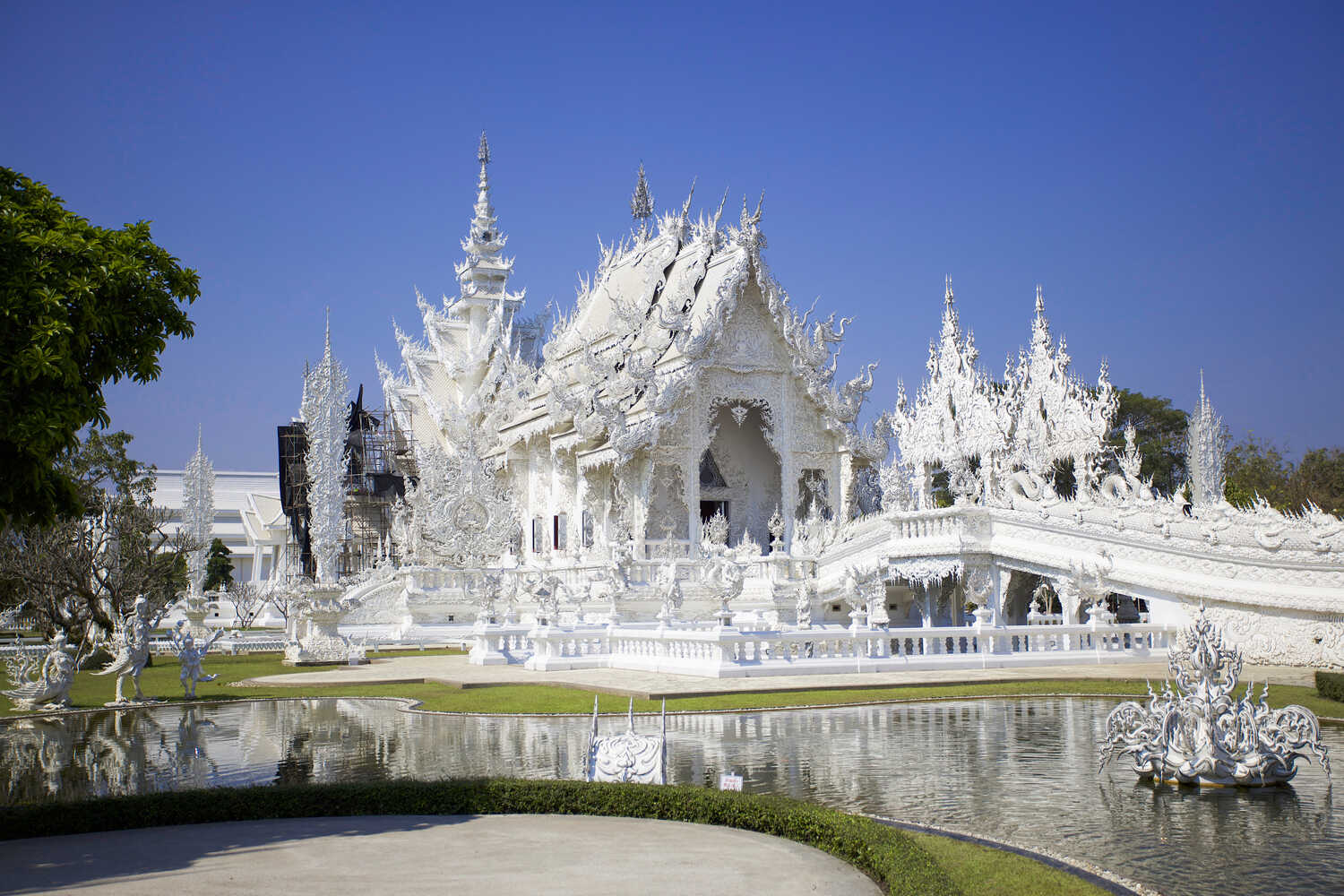 White-Temple-Wat-Rong-Khun